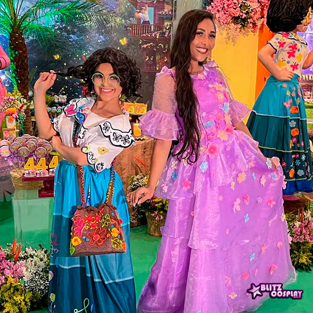Mirabel e Isabela Madrigal Fazendo o Encanto acontecer em festa infantil