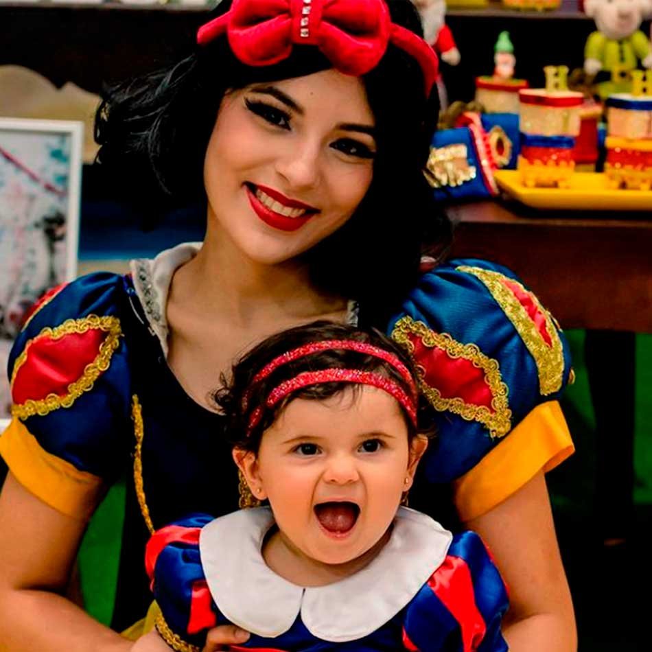 Branca neve com sua graca em festa de aniversarios