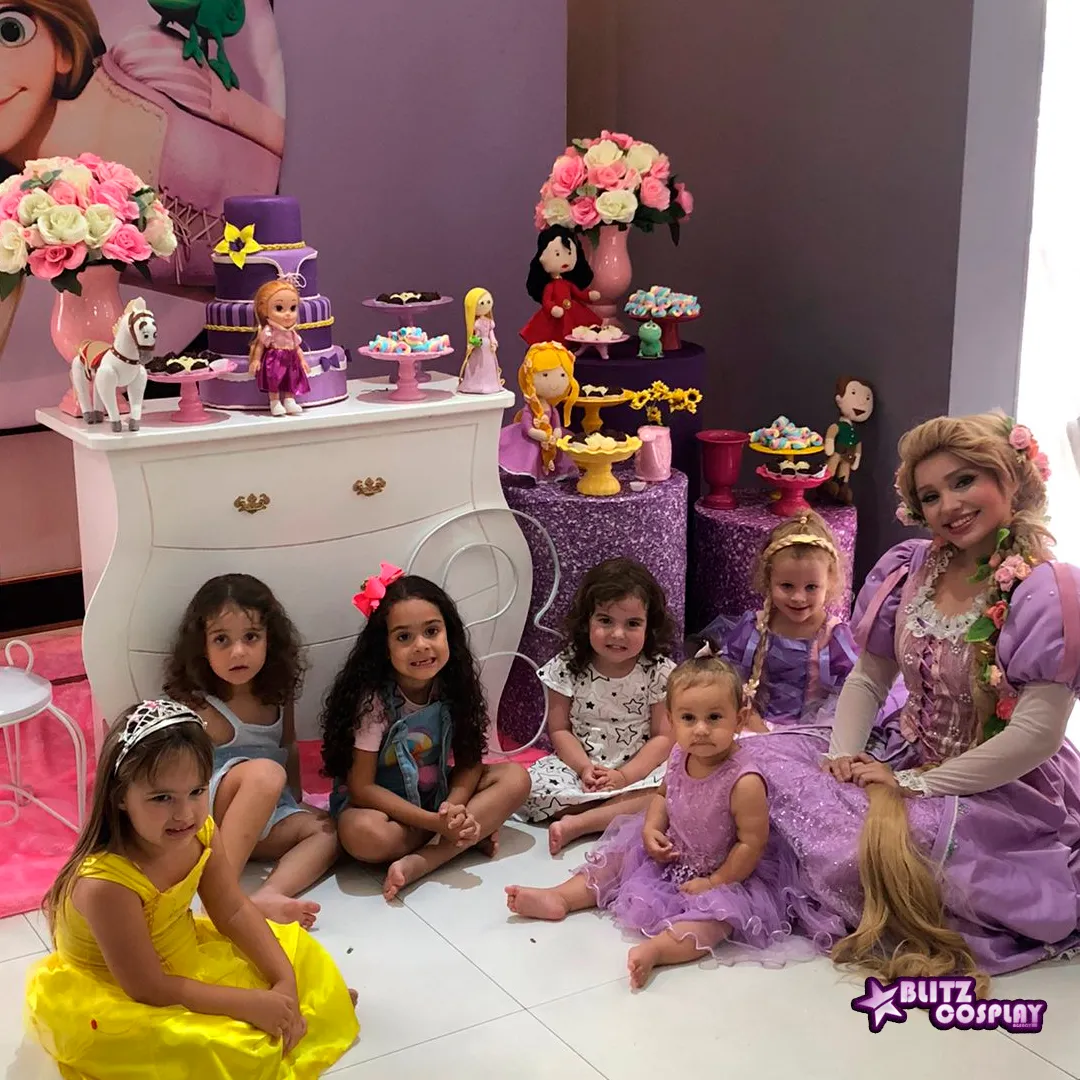 Ginacana divertidas com Rapunzel em aniversário com o tema enrolados