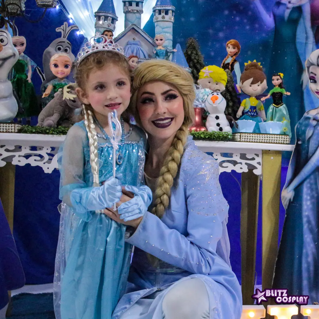 Elsa e Ana em uma aventura congelante em aniversario infanti