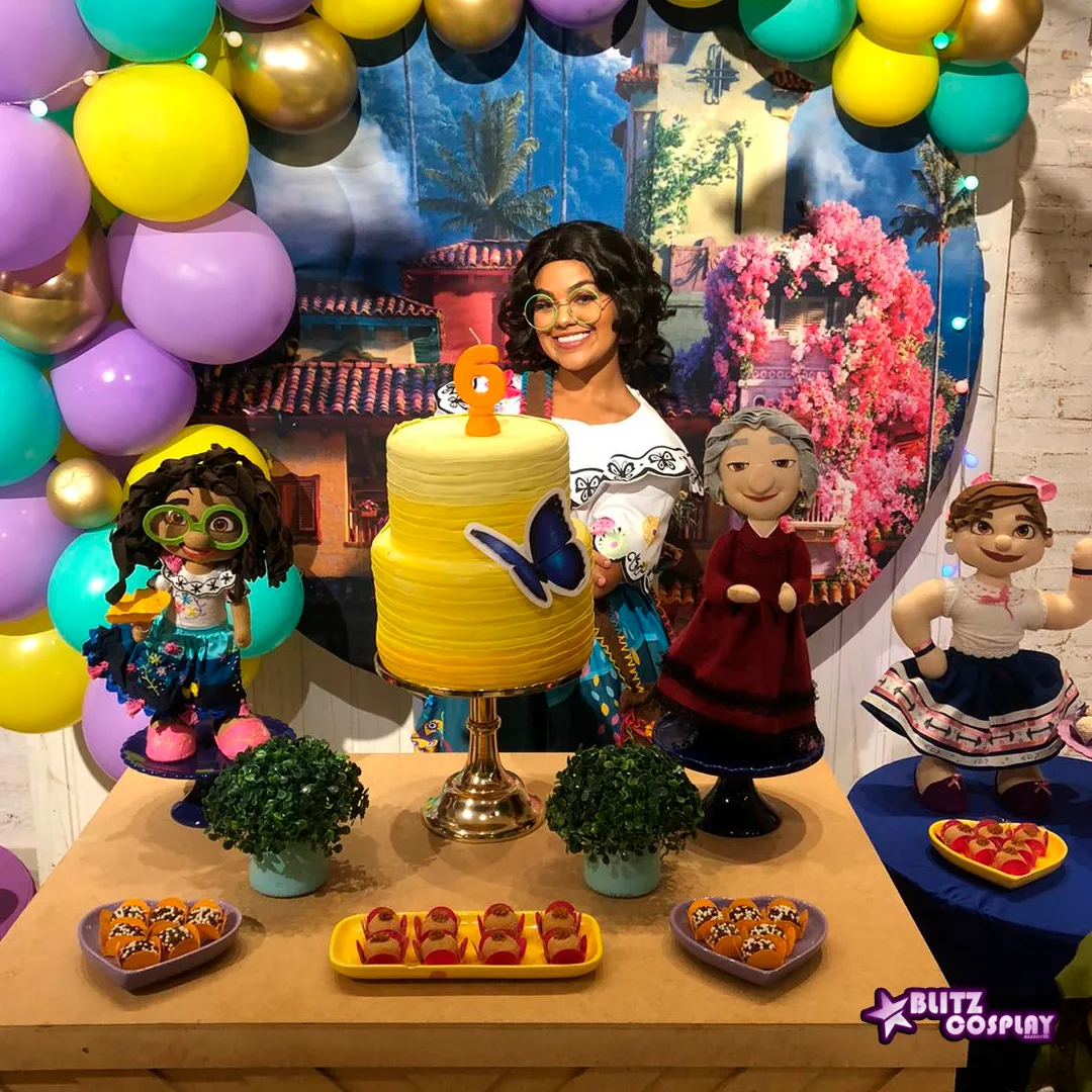 mirabel na mesa do parabens em aniversario infantil