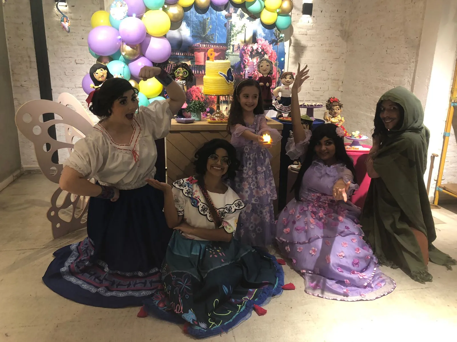 Família Madrigal em personagens vivos