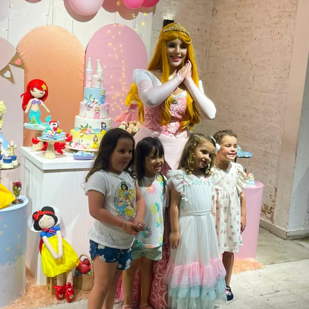 Aurora animando a festa