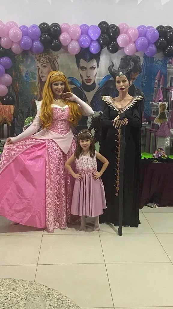 Bela Adormecida Junto com a Malévola em festa Infantil Bela Adormecida Junto com a Malévola em festa Infantil