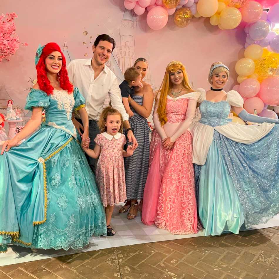 Personagem das Princesas animando a festa em Indaiatuba