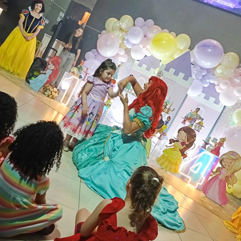Princesas animando a festa
